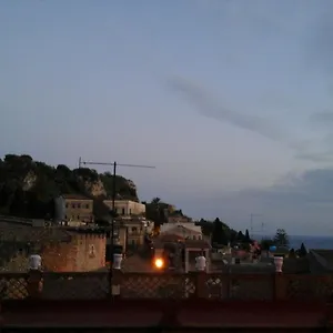 https://appartamento-odeon.taorminaitalyhotels.com